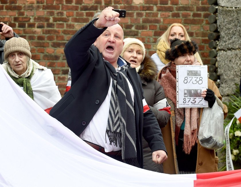 Zwolennicy Rybaka na rocznicy wyzwolenia obozu Auschwitz-Birkenau