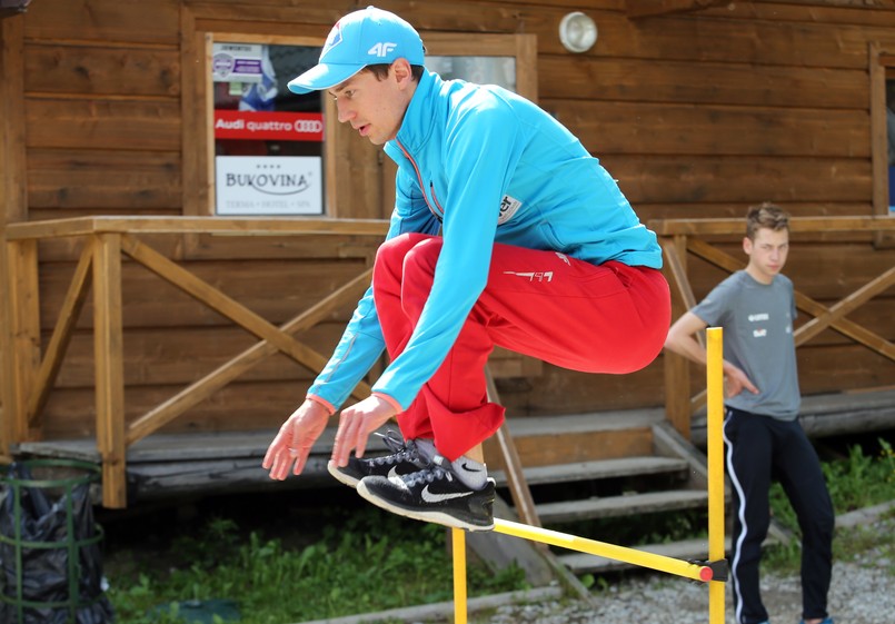 Kamil Stoch podczas treningu kadry narodowej skoczków narciarskich w Zakopanem, gdzie przygotowują się do nadchodzącego cyklu Letniej Grand Prix w skokach narciarskich na igielicie