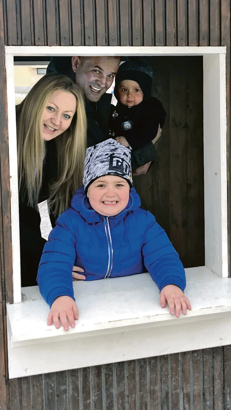 Konačno srećna i nasmejana porodica