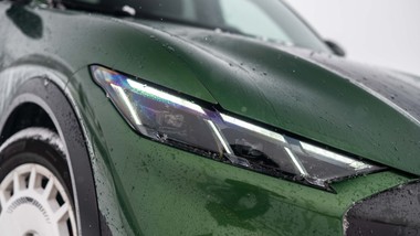 oto ford na szutry i śnieg. 487 km i setka w 3,5 s