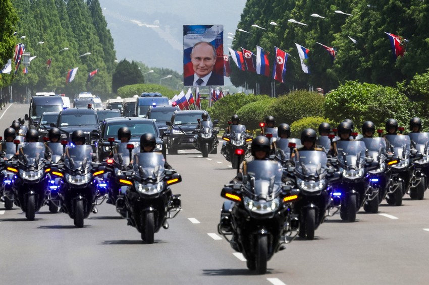 Konvoj sa ruskim predsednikom Vladimirom Putinom i severnokorejskim Kimom Džong Unom u Pjongjangu 19. juna