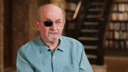 Przeżył zamach, ale stracił wzrok w jednym oku i władzę w lewej ręce. Teraz o tym opowiada