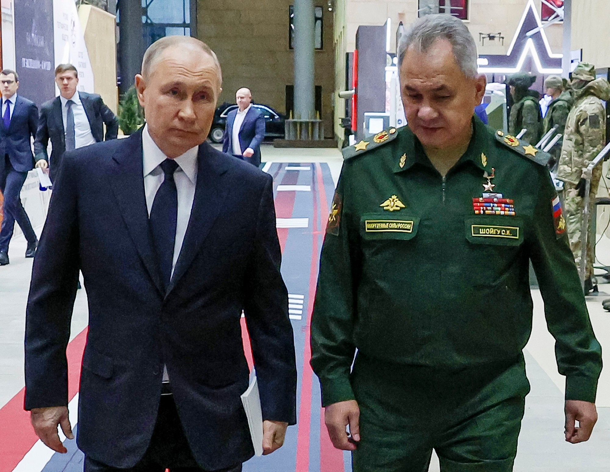 Ruský prezident Vladimir Putin a minister obrany Sergej Šojgu.