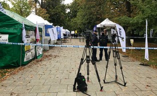Protestujący medycy zapraszają premiera na spotkanie. "Pełnomocnictwo ma szef MZ"