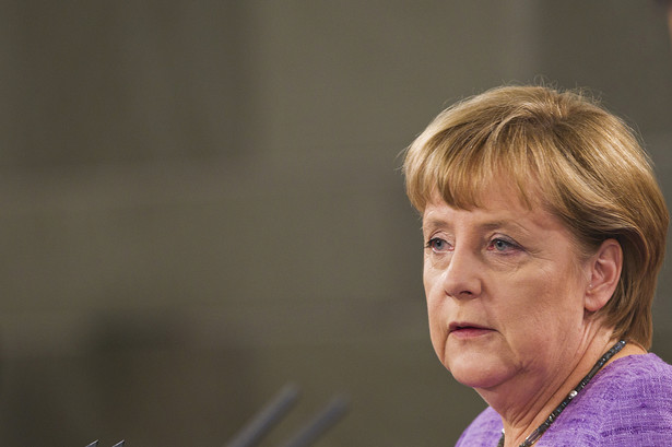 Merkel przyznała że "na rynkach finansowych nadal panuje nieufność, czy niektóre kraje strefy euro są w stanie spłacać swoje długi".