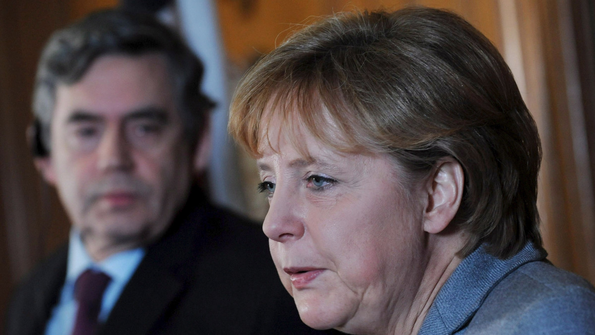 Kanclerz Niemiec Angela Merkel poparła francuskiego prezydenta Nicolasa Sarkozy'ego w kwestii reformy systemu emerytalnego, która we Francji wywołuje falę protestów.