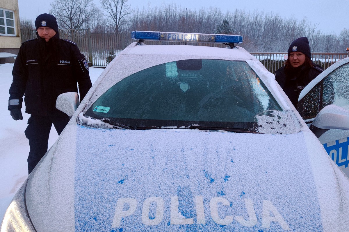 Policjanci pomogli bezdomnym