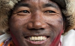 52-letni Nepalczyk po raz 26. zdobył Mount Everest. Pobił rekord