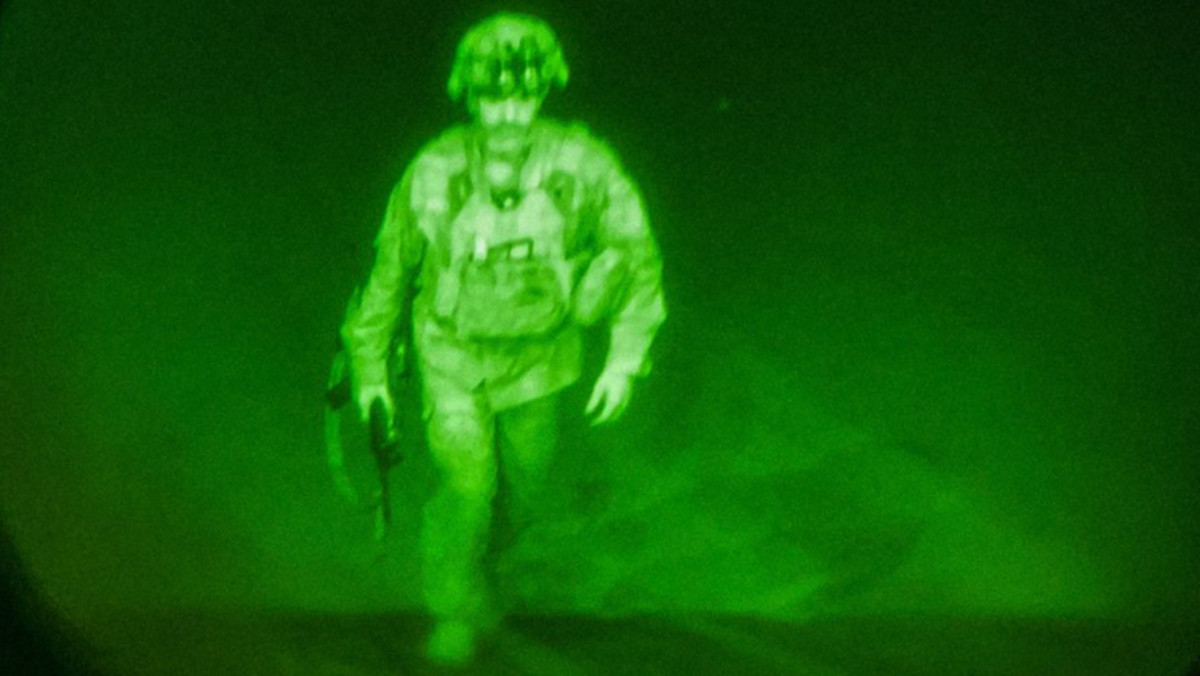 Afganistan: Ostatni żołnierz USA opuścił kraj. Symboliczne zdjęcie