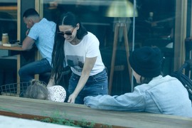 "Terao me da URINIRAM po njemu i da imamo TROJKU", Demi Mur je bila SLOMLJENA nakon razvoda od Eštona Kučera, a onda je počela da se viđa sa OVOM BEOGRAĐANKOM i svet je brujao o toj vezi