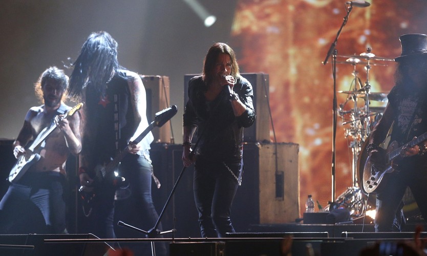 Simon Neil z Biffy Clyro, Myles Kennedy i Slash na gali MTV Europe Music Awards 2014