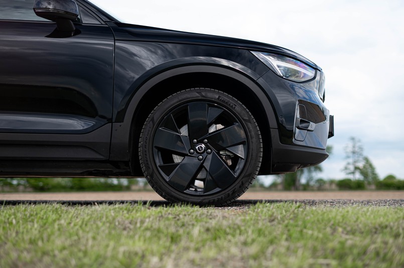 Volvo EX40 Performance Black Edition