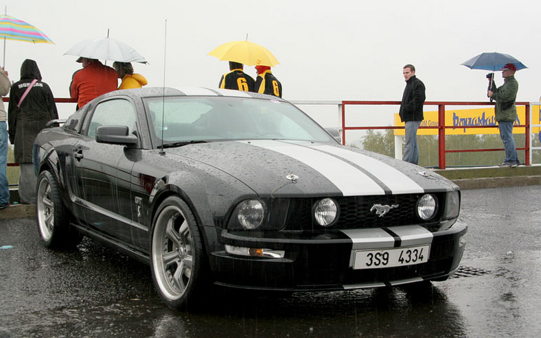 Autodrom Most: sportowe rakiety w deszczu (fotogaleria)