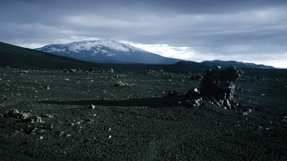 Islandzki wulkan Hekla, jeden z najgroźniejszych w kraju, jest gotowy do erupcji - poinformowali w środę geologowie na podstawie obserwacji ruchów magmy pod kraterem. Uspokajają, że jeśli dojdzie do wybuchu, nie powinien on wywołać paraliżu ruchu lotniczego.