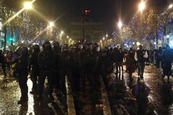 Masa aresztowań we Francji po finale MŚ. Zamieszki na Polach Elizejskich