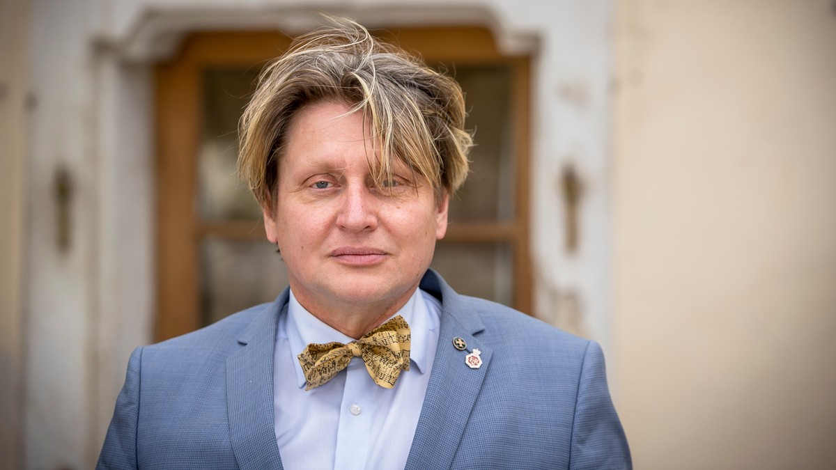 Varnus Xavér a saját vérével átitatott kendőt helyezett az édesanyja koporsójába, hogy örökre vele legyen
