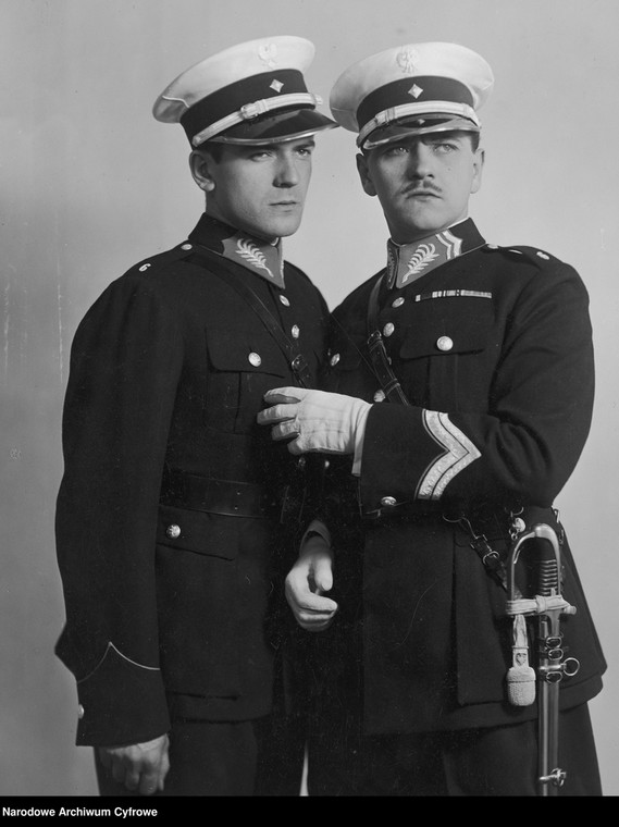 Adam Brodzisz i Eugeniusz Bodo w filmie "Bezimienni bohaterowie" (1932)