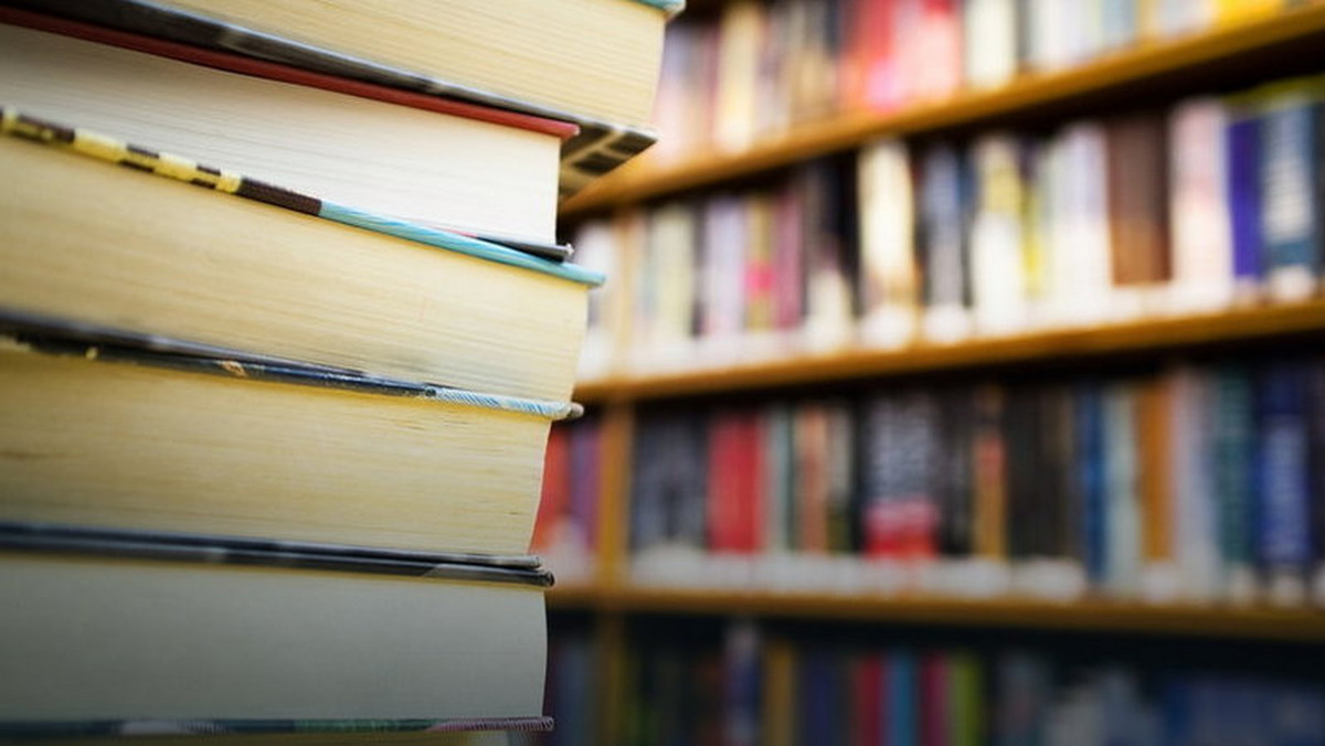 Rada Ministrów przyjęła we wtorek rządowy program promocji czytelnictwa wśród dzieci i młodzieży "Książki naszych marzeń", dzięki któremu będzie możliwe dofinansowanie zakupu książek dla bibliotek w publicznych szkołach podstawowych i szkołach artystycznych.