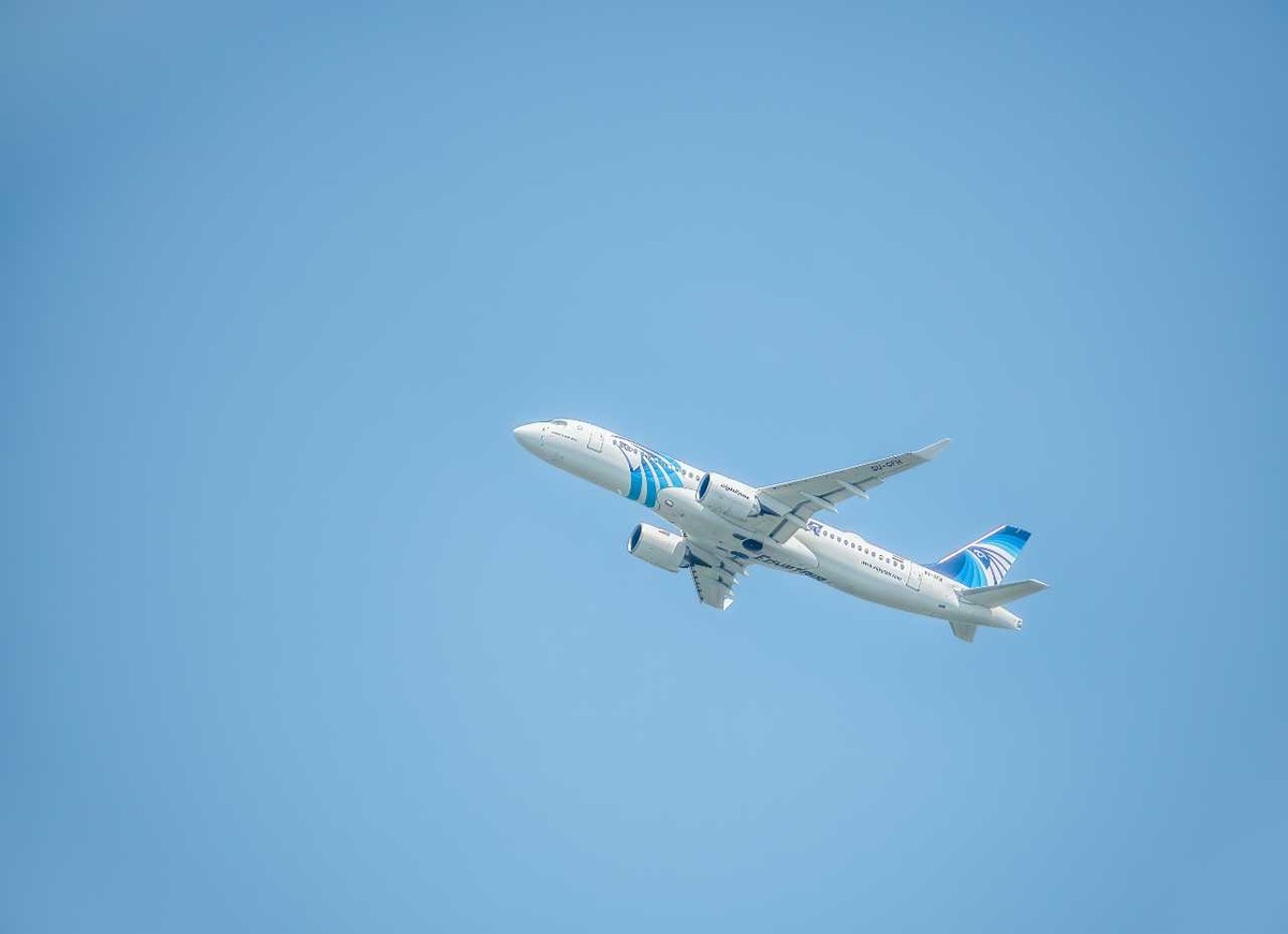 Samolot Airbus A220-300 linii EgyptAir