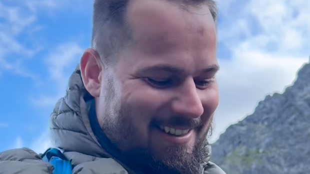 Komik Fero Joke v Tatrách pomáhal žene.