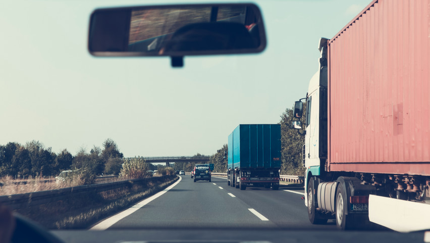 Román kamionsofőrök hónapokon át lopták Magyarországról az üzemanyagot: döbbenetes módszert találtak ki – videó