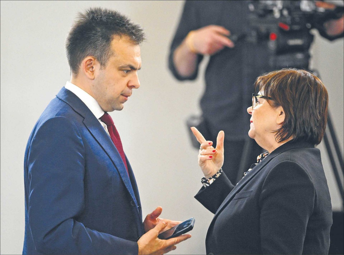 Podwyżki płac dla medyków to problem zarówno minister zdrowia Izabeli Leszczyny, jak i szefa resortu finansów Andrzeja Domańskiego