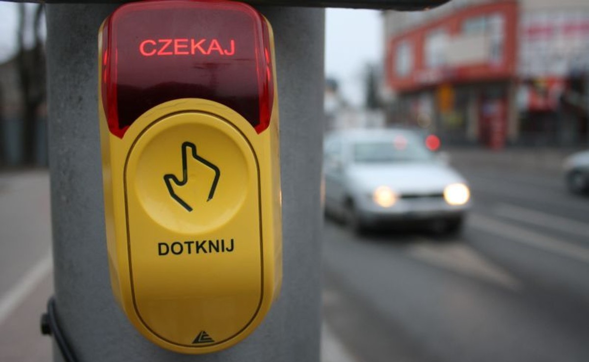 Tragiczny wypadek na przejściu dla pieszych w Tychach. Nie żyje dwoje malutkich dzieci