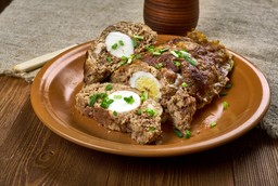 pieczeń rzymska z jajkiem, efektowne i oszczędne danie na wielkanoc