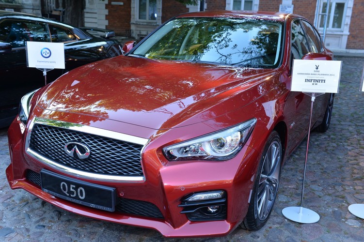In­fi­ni­ti Q50