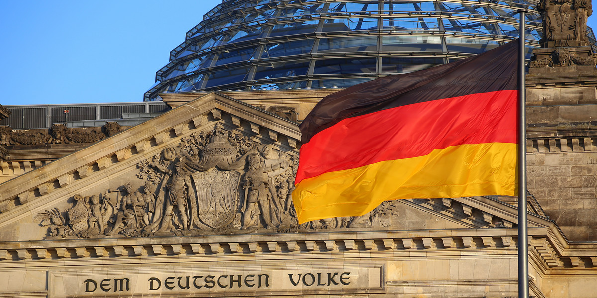 Niemcy to największa gospodarka Europy. Najnowsze dane wskazują, że może powoli wygrzebywać się z dołka. 
