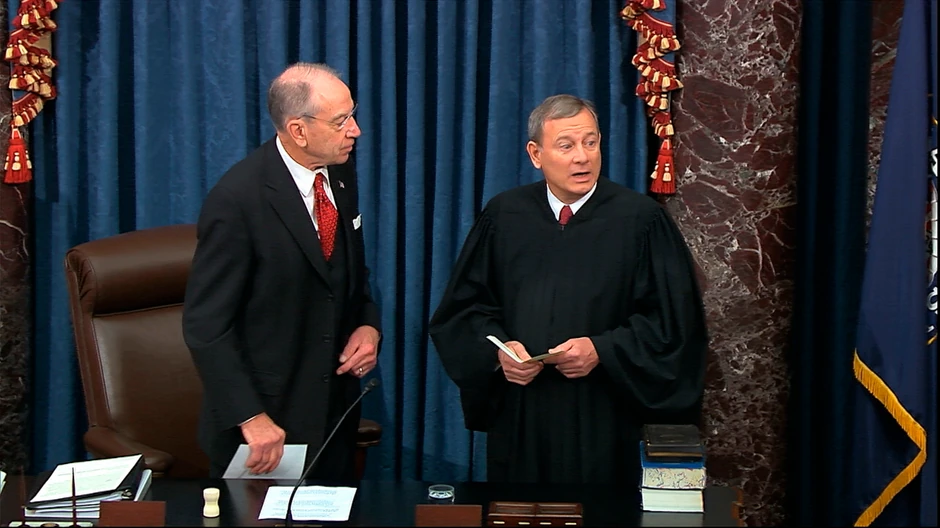 Predsedavajući sudija Vrhovnog suda Džon Roberts (desno) položio je zakletvu pred Senatom