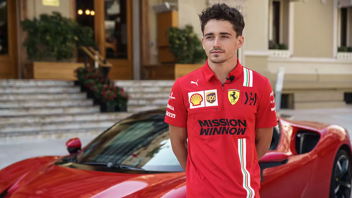 Charles Leclerc w Ferrari SF90 Stradale