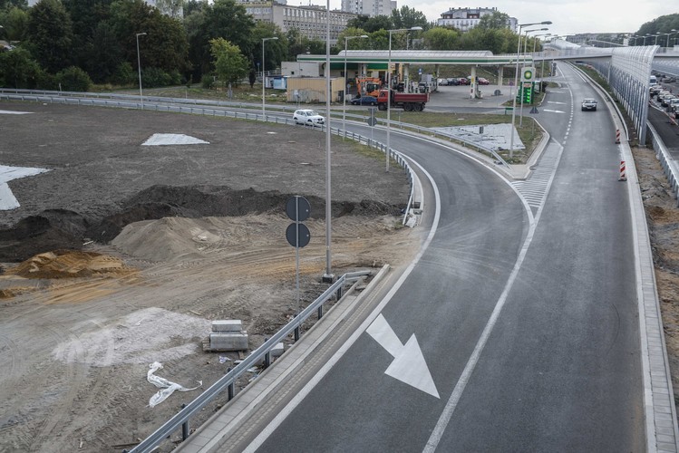 Remont mostu to część przebudowy Trasy AK w celu przystosowania jej do parametrów drogi ekspresowej. <br><br>
fot. (zuz) PAP/Jakub Kamiński