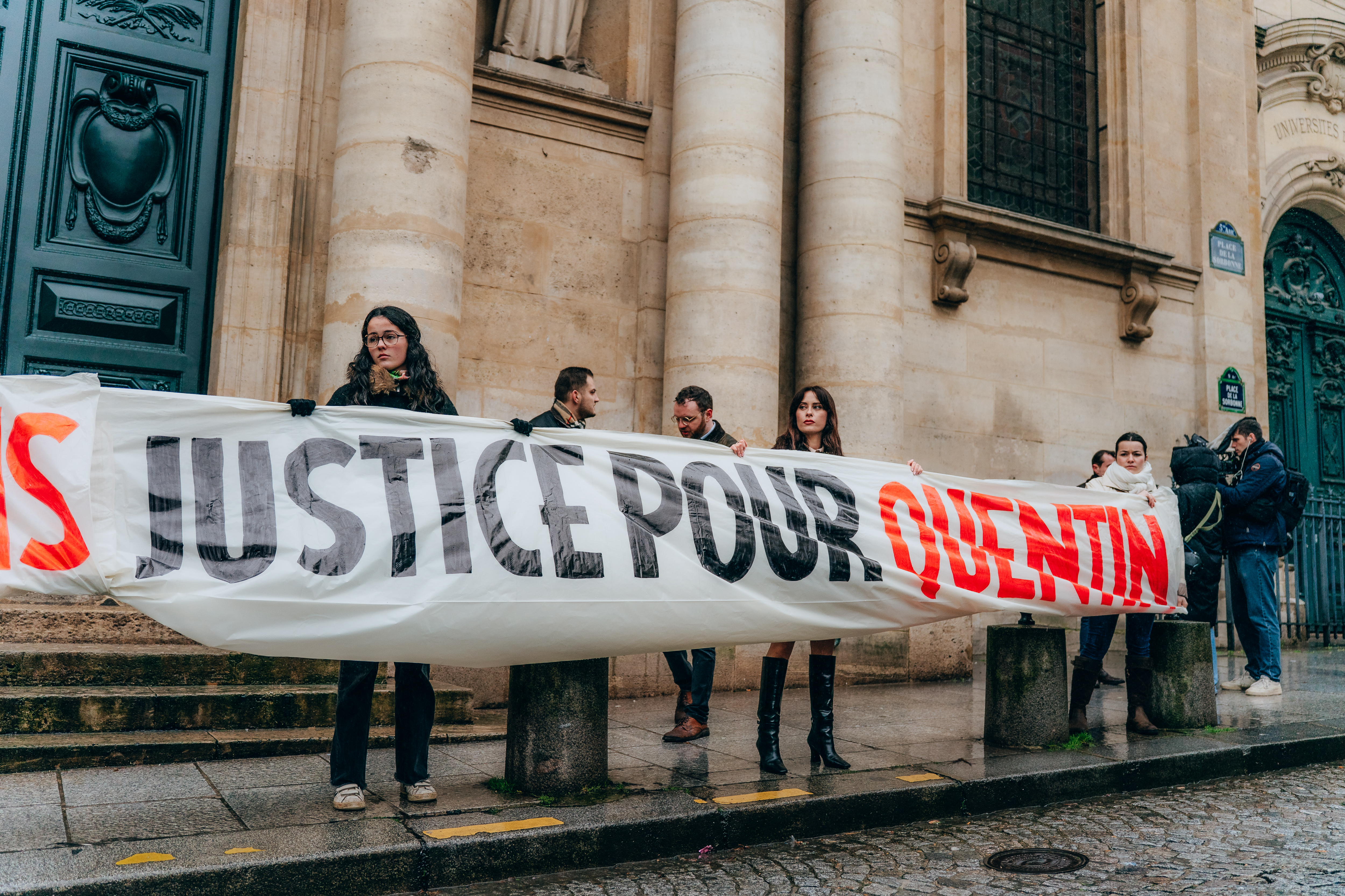Mort de Quentin à Lyon: Nuñez accuse l'ultragauche, Mélenchon dénonce des "calomnies"