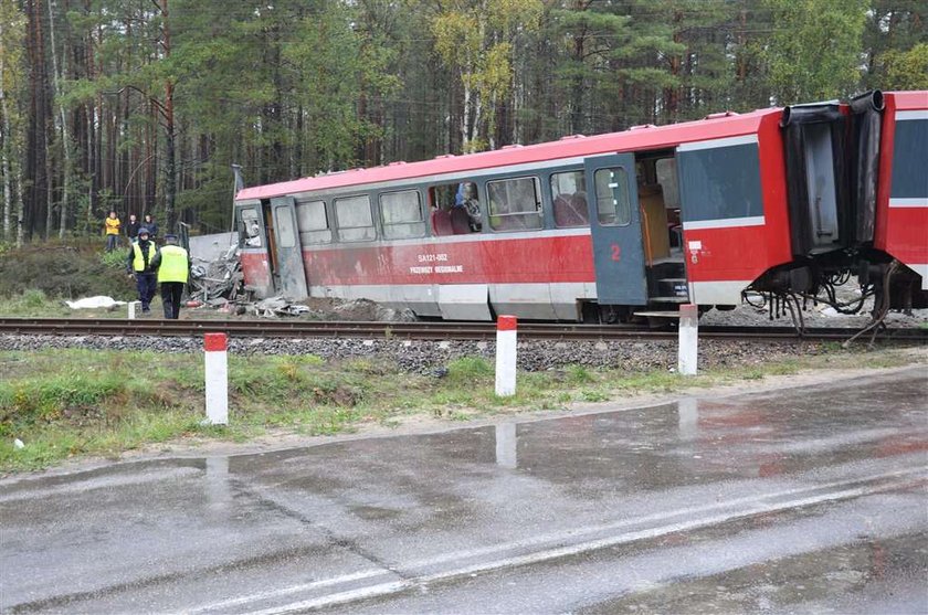 wypadek, pociąg, szynobus, cement, ciężarówka