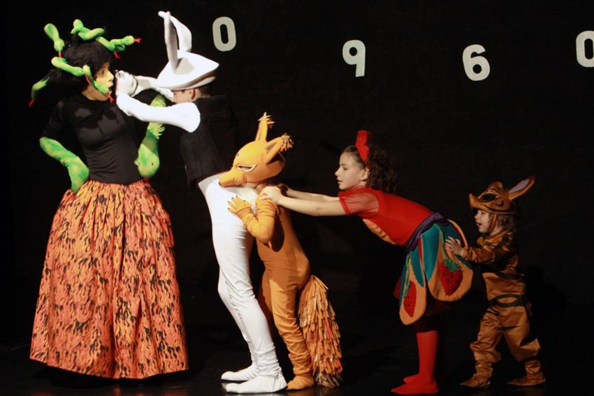 Iz predstave Alisa u zemlji čuda