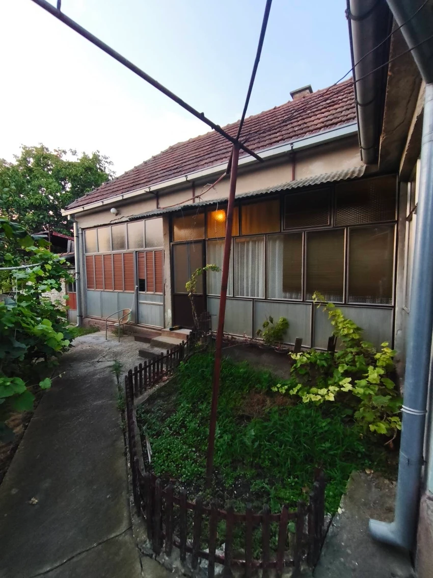 Neobičan oglas za prodaju kuće