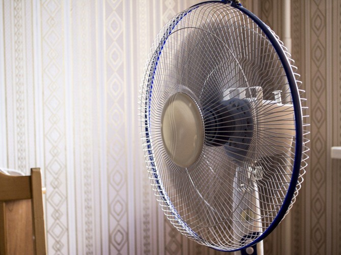 Večeras uperite ventilator U OVU TAČKU i spavaćete kao beba