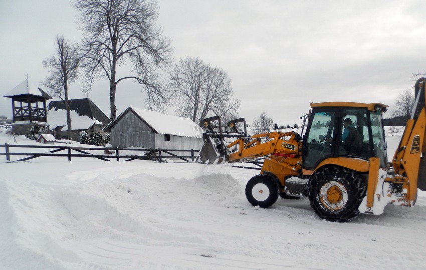 Zbog smetova i niskih temperatura angažovana dodatna mehanizacija
