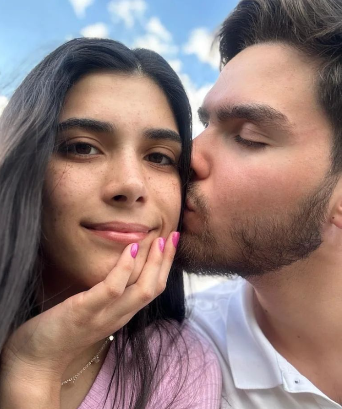Oba páry, Larissa s Lucasaom a Leticia s Filipem žijú v Tolede v Brazílii a sú aktívne aj na Instagrame.