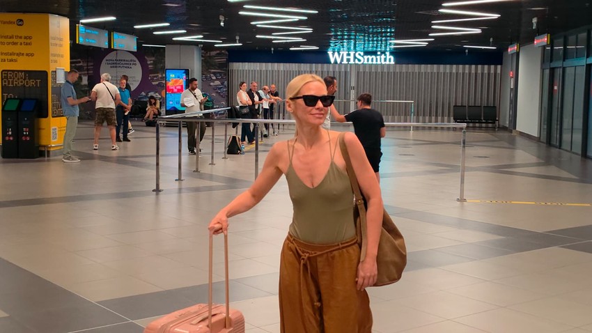 Nataša Bekvalac bez brushaltera na aerodromu 