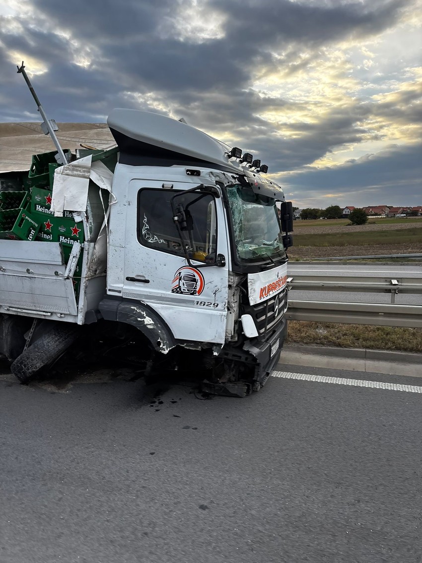 Saobraćajna nezgoda na Batajničkoj petlji