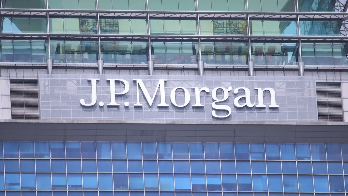 JPMorgan Chase &amp; Co. poinformował, że władze Stanów Zjednoczonych prowadzą postępowanie karne dotyczące transakcji dewizowych banku i podwyższył maksymalne szacunki „prawdopodobnych” strat w wyniku spraw sądowych.