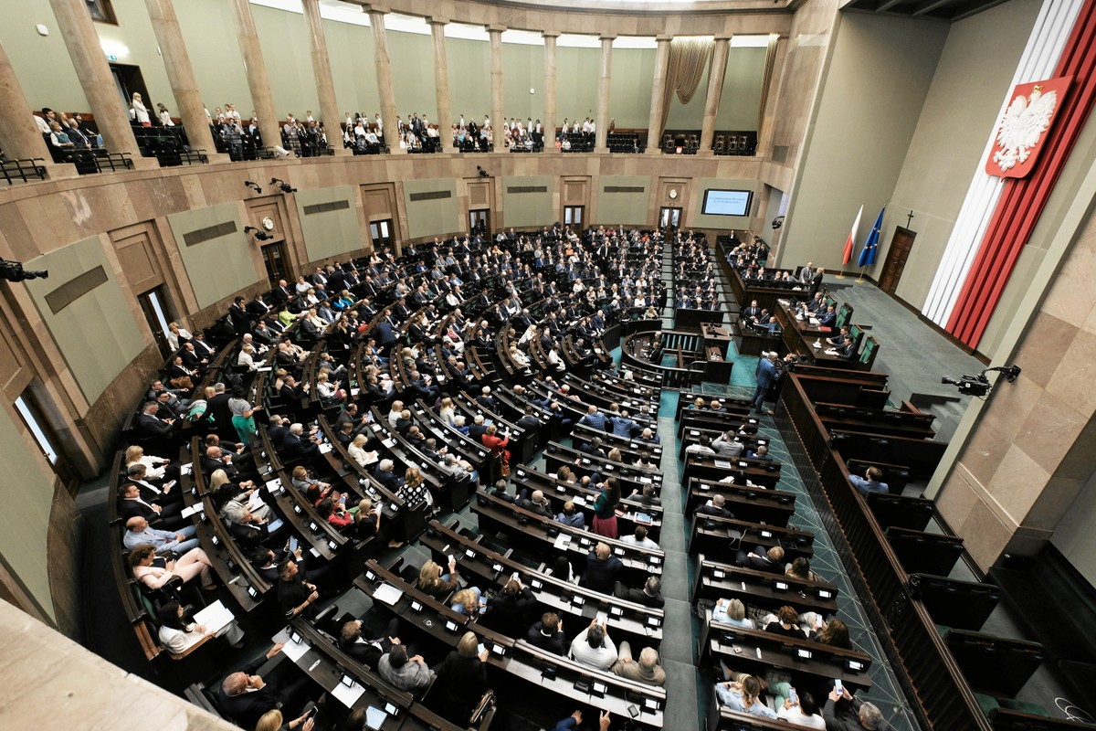 KRS: wahania wokół senackiej poprawki