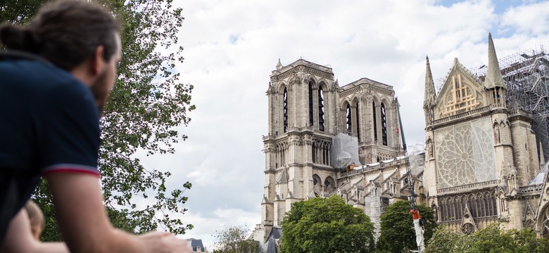 Notre Dame: pierwsza po pożarze msza