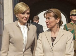 Tą stylizacją Agata Duda dosłownie rozłożyła na łopatki pierwszą damę Węgier!