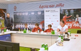 Piłka nożna łączy małych i dużych