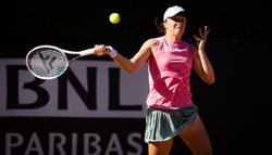 Iga Świątek miała nóż na gardle. Obroniła dwie piłki meczowe i jest w ćwierćfinale