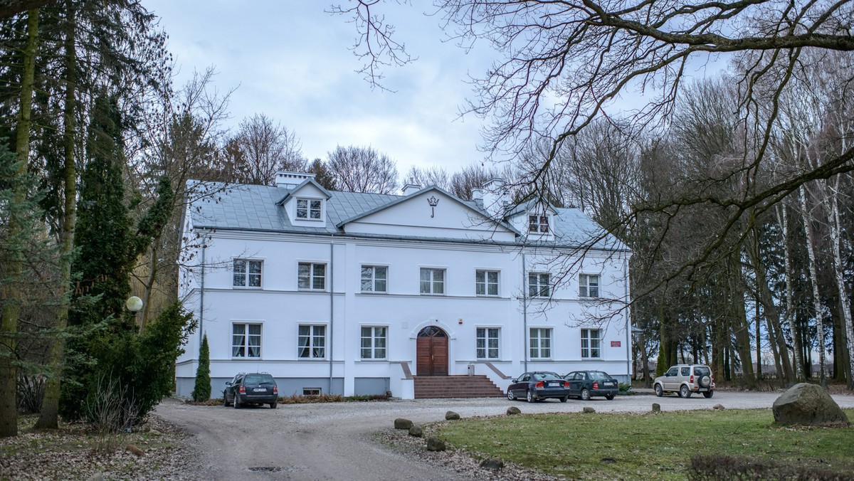 Na wniosek prokuratora badającego sprawę do stadniny w Janowie Podlaskim została skierowana specjalna grupa operacyjna policji. Funkcjonariusze z Białej Podlaskiej i Lublina dokonują czynności śledczych. Prokuratura nie potrafi wyjaśnić, o jakie działania chodzi.