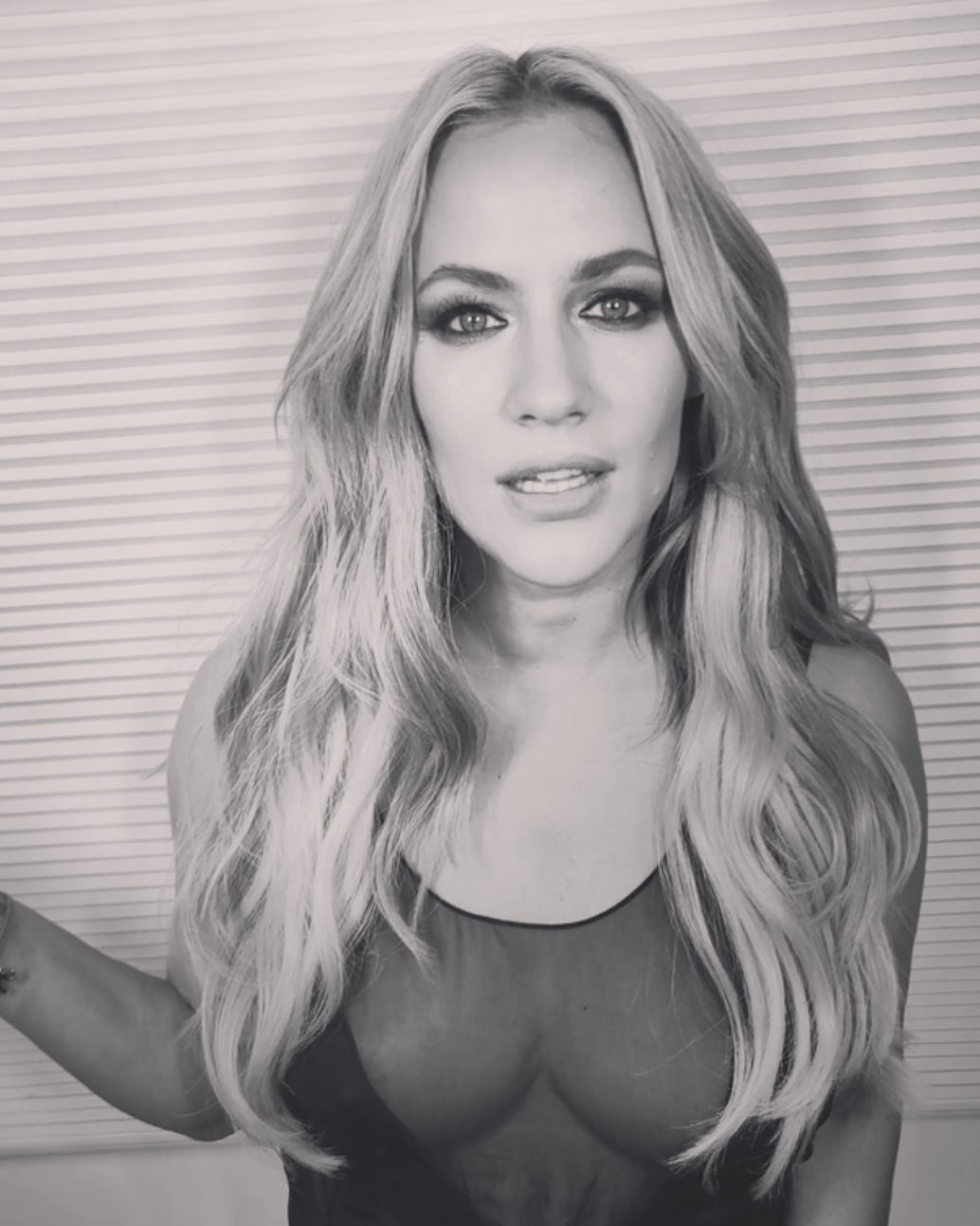 Britská moderátorka šou Love Island Caroline Flack si siahla na život. 